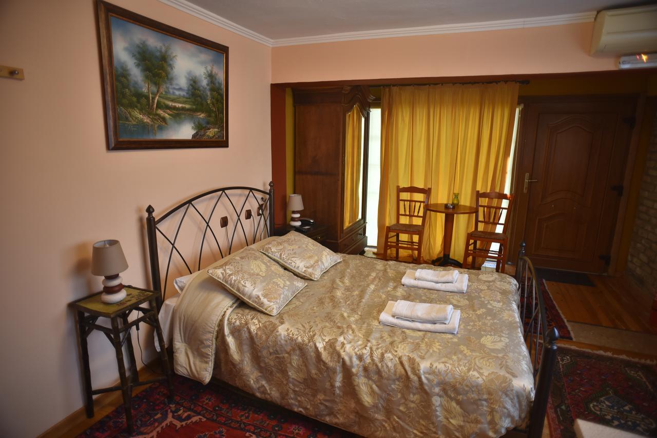 Santa Marina Guesthouse Káto Loutrákion Exteriör bild