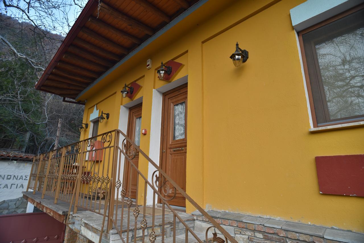 Santa Marina Guesthouse Káto Loutrákion Exteriör bild