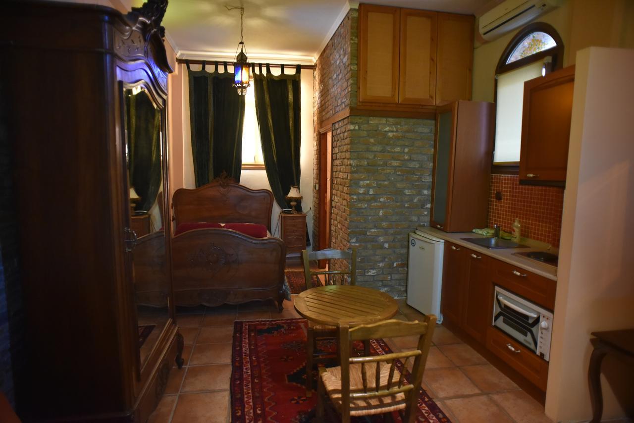 Santa Marina Guesthouse Káto Loutrákion Exteriör bild