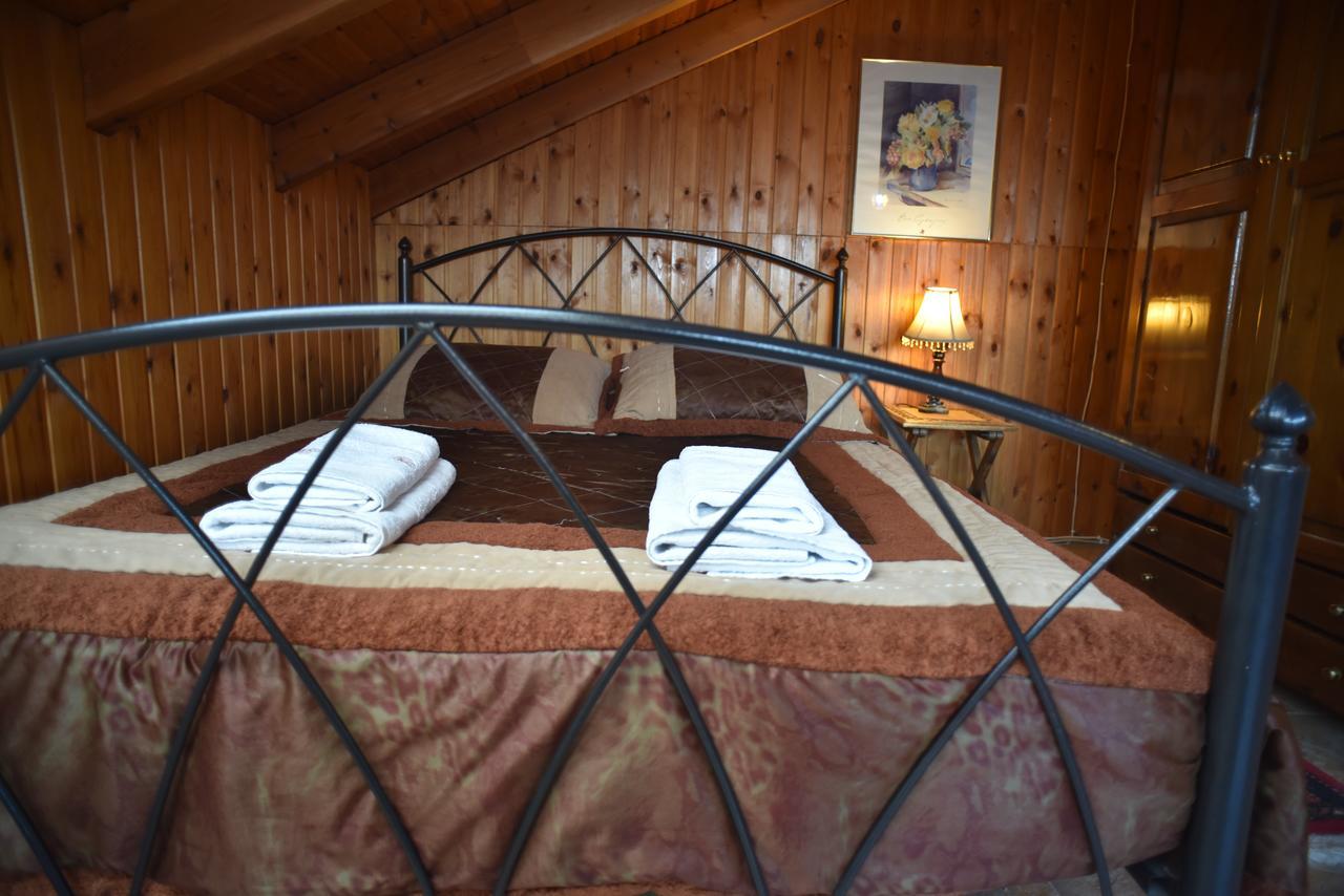 Santa Marina Guesthouse Káto Loutrákion Exteriör bild