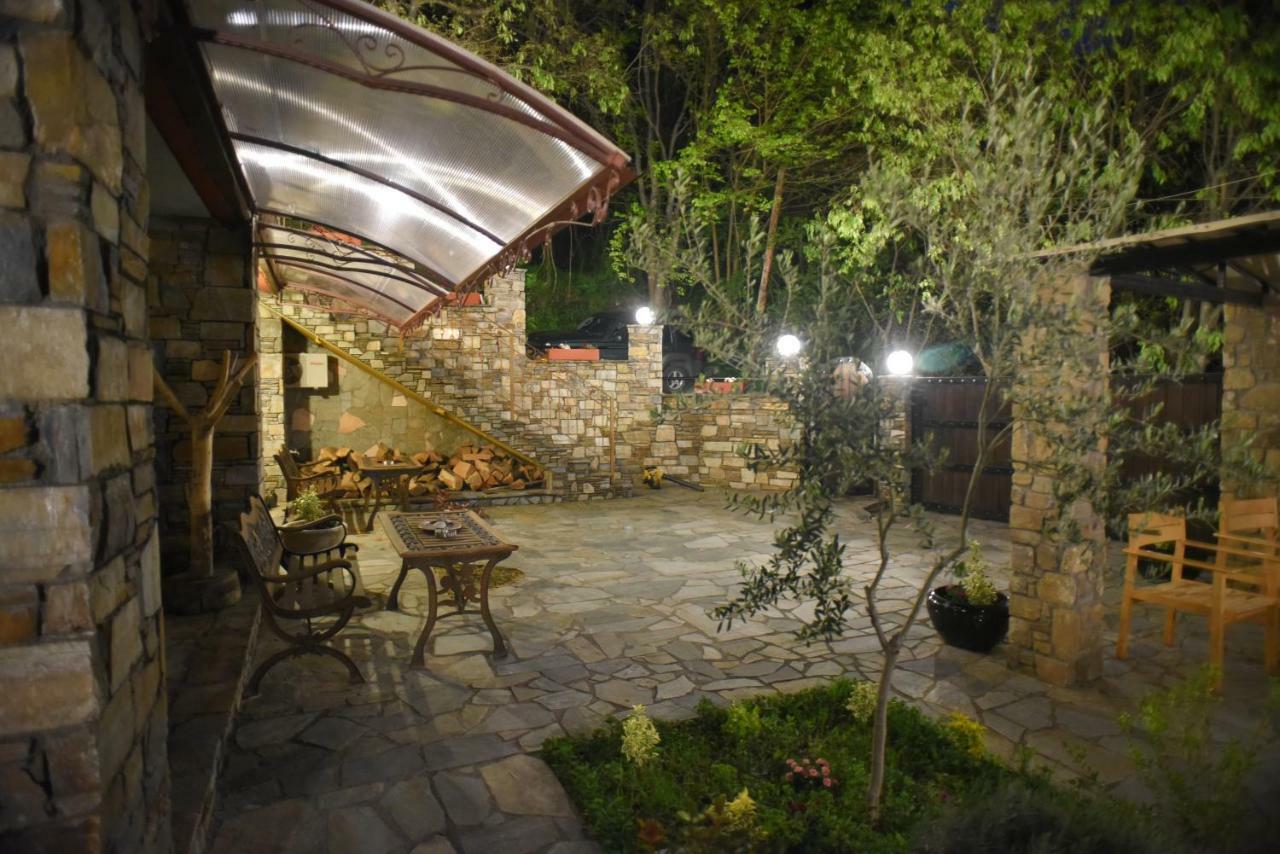 Santa Marina Guesthouse Káto Loutrákion Exteriör bild