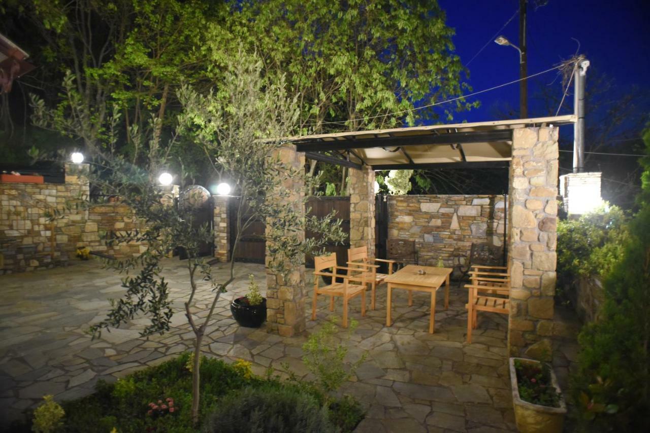 Santa Marina Guesthouse Káto Loutrákion Exteriör bild