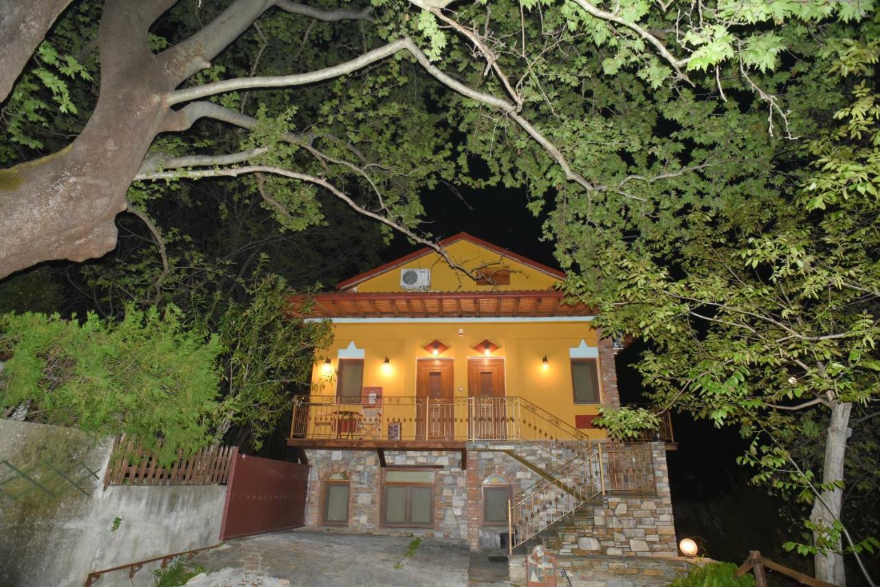 Santa Marina Guesthouse Káto Loutrákion Exteriör bild