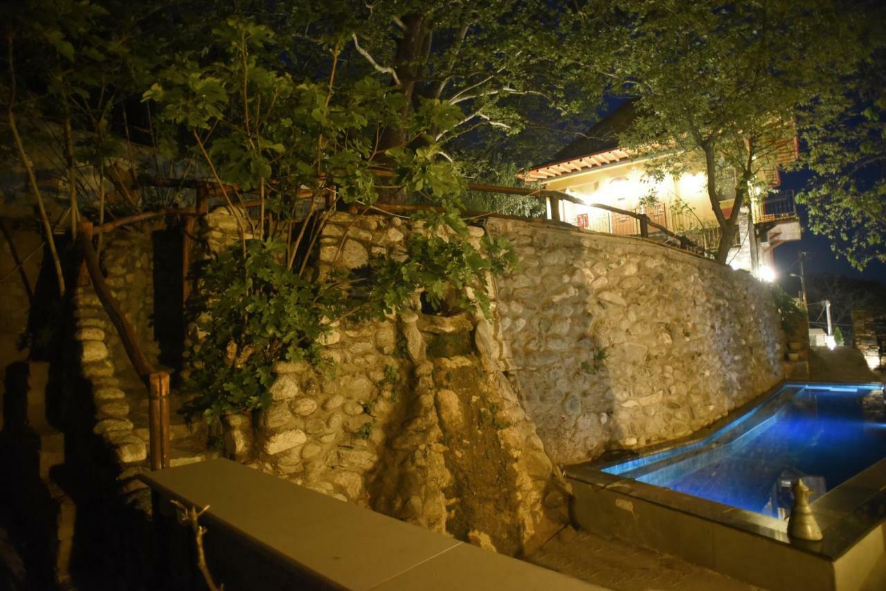 Santa Marina Guesthouse Káto Loutrákion Exteriör bild