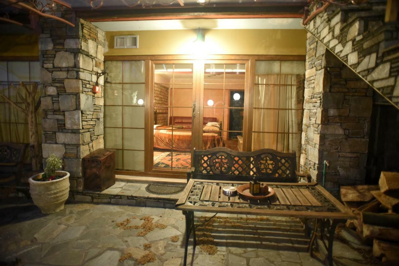 Santa Marina Guesthouse Káto Loutrákion Exteriör bild