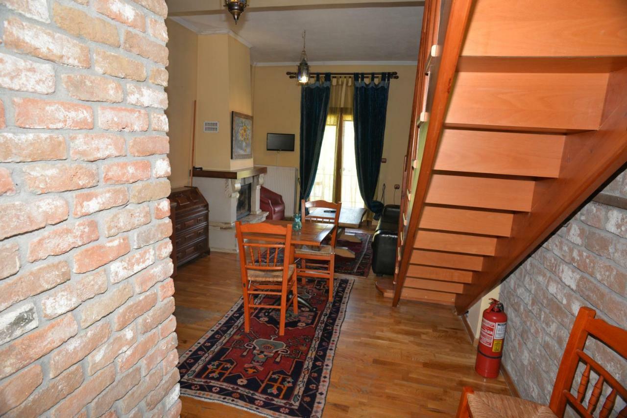 Santa Marina Guesthouse Káto Loutrákion Exteriör bild