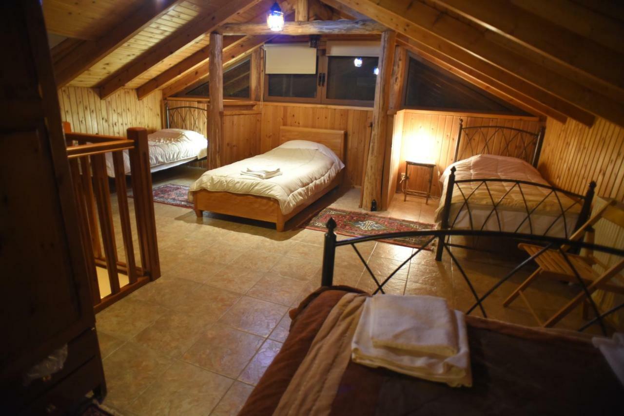 Santa Marina Guesthouse Káto Loutrákion Exteriör bild