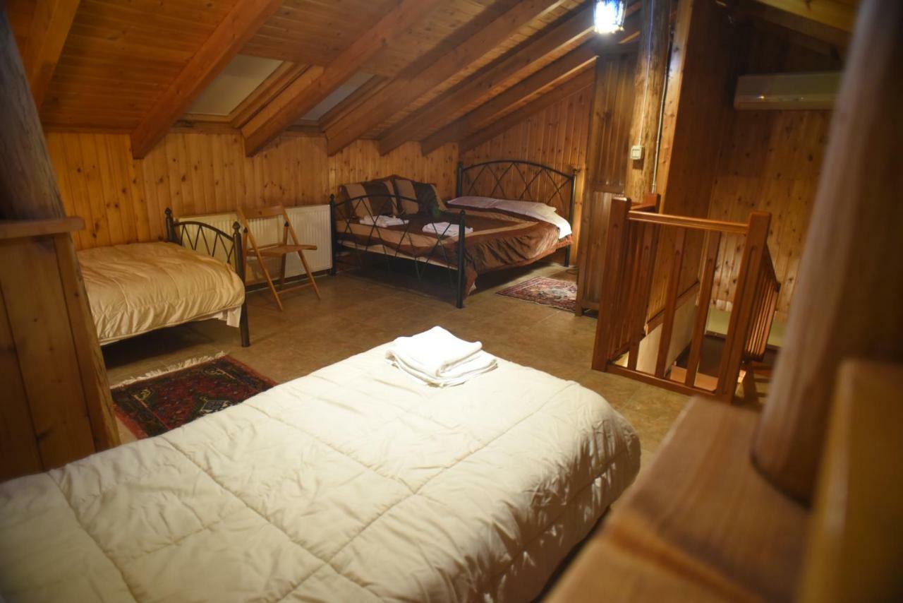 Santa Marina Guesthouse Káto Loutrákion Exteriör bild