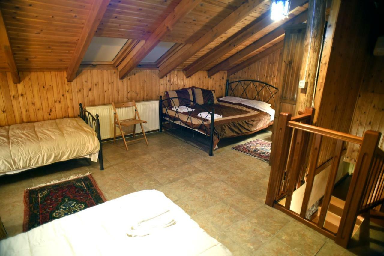 Santa Marina Guesthouse Káto Loutrákion Exteriör bild
