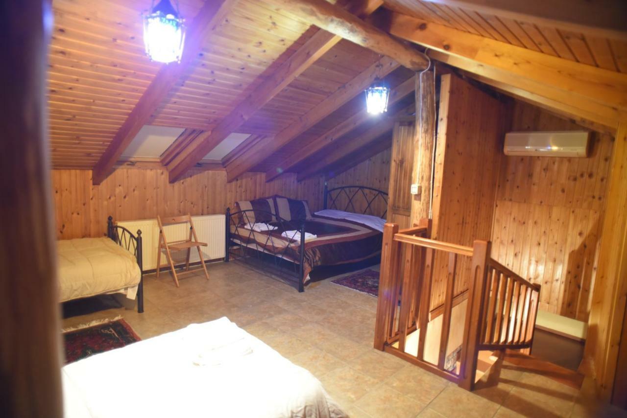 Santa Marina Guesthouse Káto Loutrákion Exteriör bild